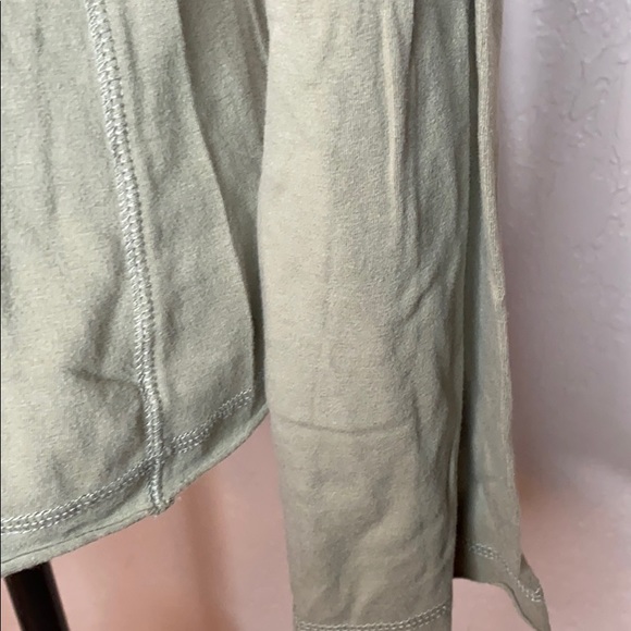 Old navy olive green long sleeve top - Picture 4 of 8
